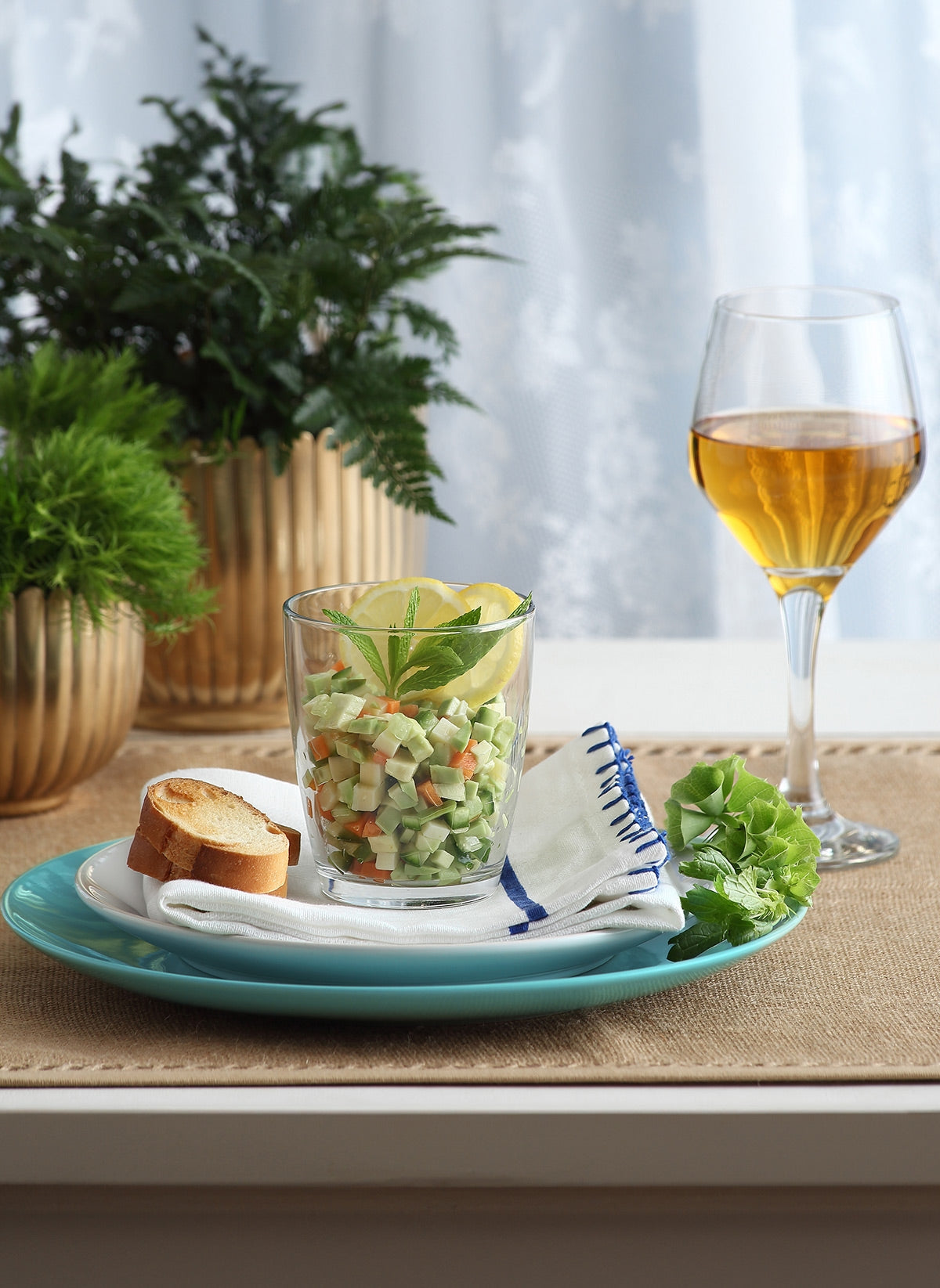 Ella Cam Beyaz Şarap Kadehi