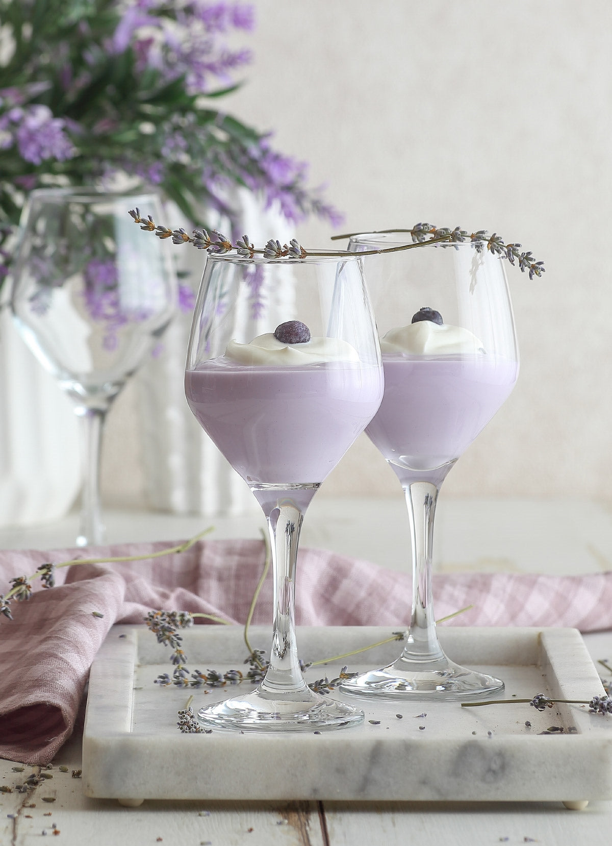 Ella Cam Kırmızı Şarap Kadehi